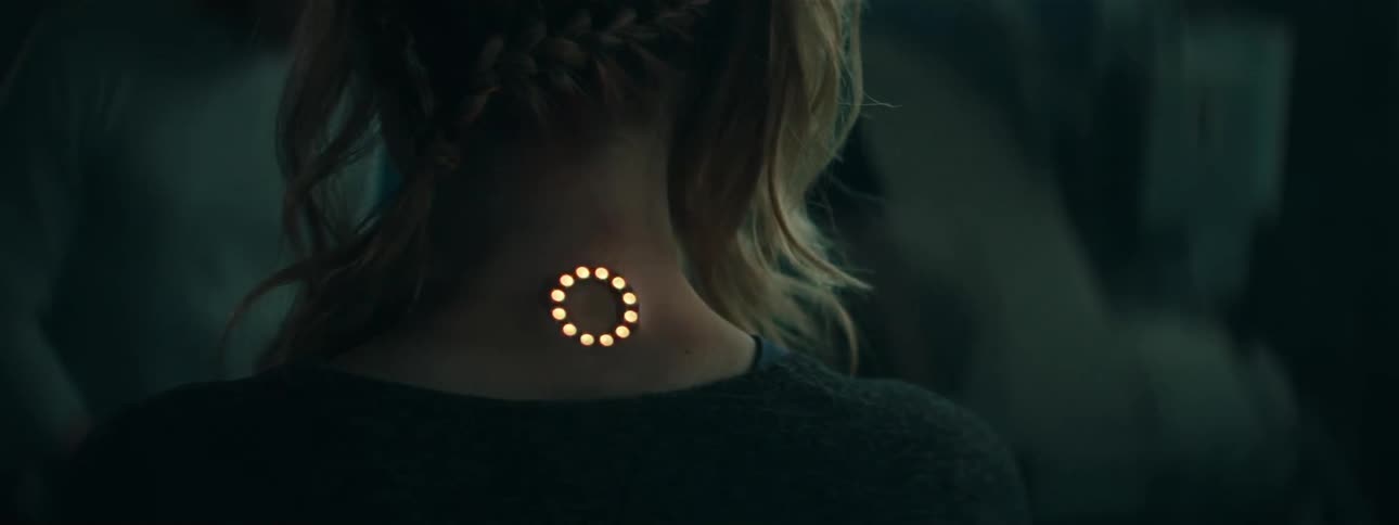 Lightup device on the back of a womans neck