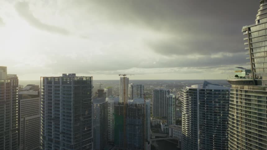 An aerial view of buildings in a icty