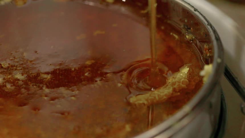 Honey is filling the container