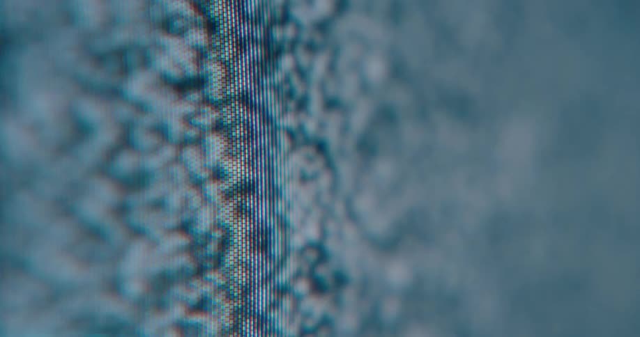 Pixelated pattern on display showing granular texture and lateral focus gradient