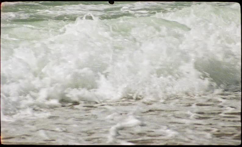 A view of some waves crashing on the shore