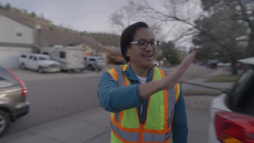 Man handing over a box and getting back into the car