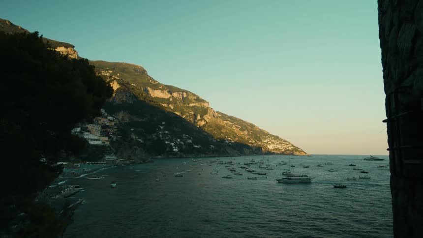 A view of waves on the coast
