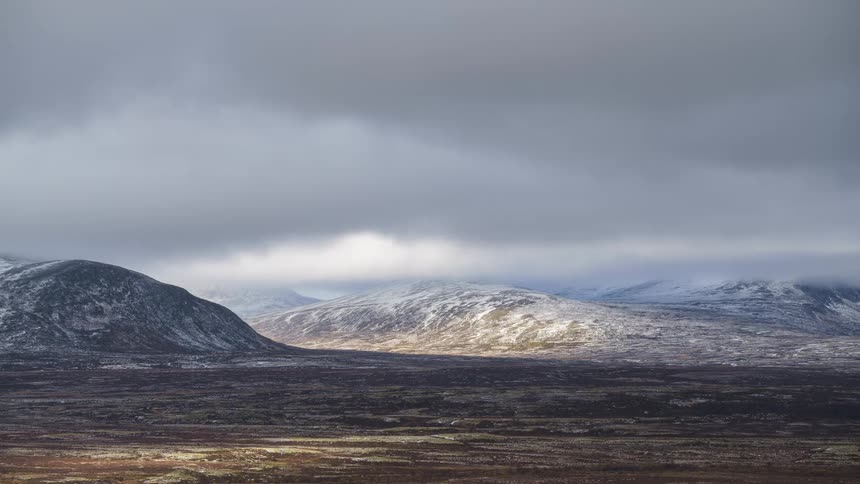 Heavy clouds put shade on the tundra