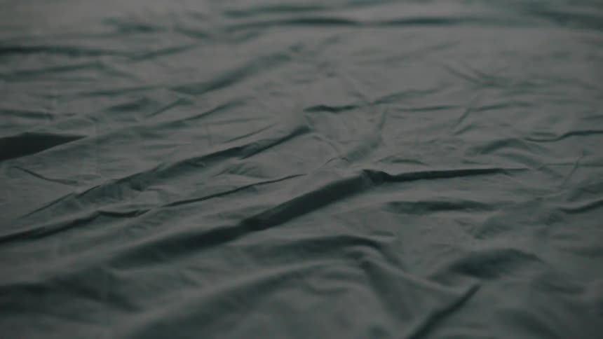 Fabric with soft folds forming a continuous texture under low lighting