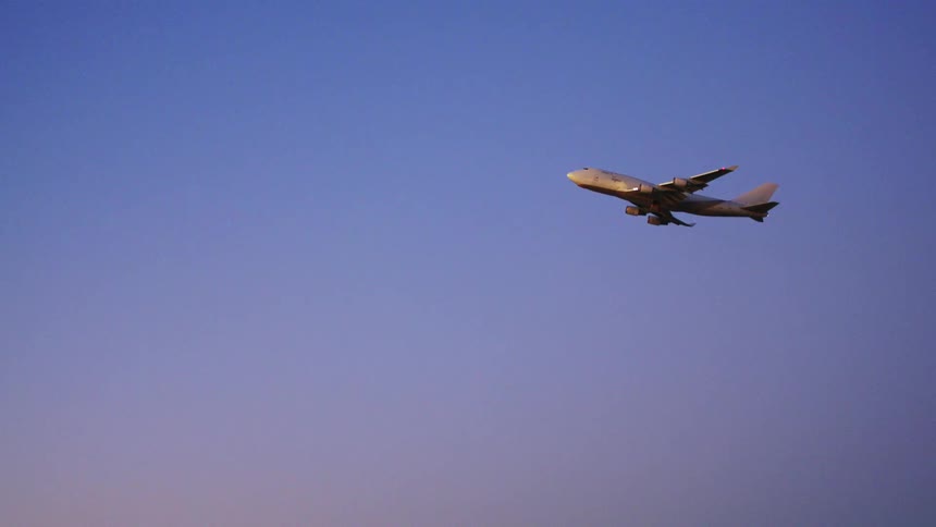 Airplane flying on the air during dusk or dawn