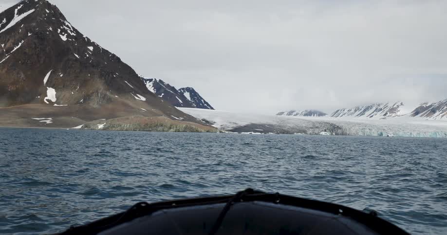 The raft is heading towards the mountain on the shore