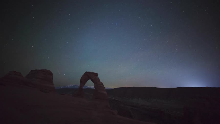A time lapse going dusk to night in the desert