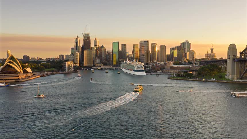A timelapse of boats pulling into a harbor in a city
