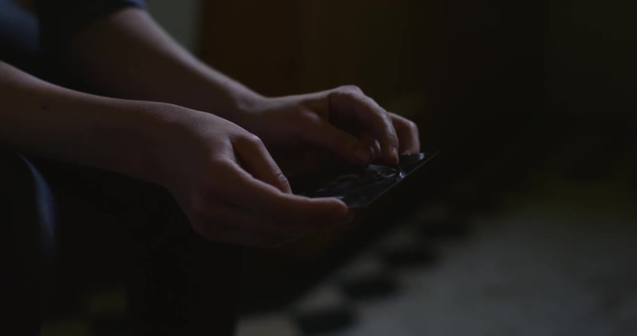 Hands hold a single photograph