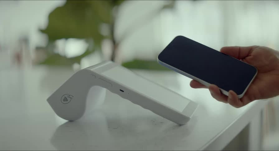 A person makes a successful contactless payment by tapping a smartphone on a POS terminal, with a 'Pago exitoso' confirmation and checkmark animation