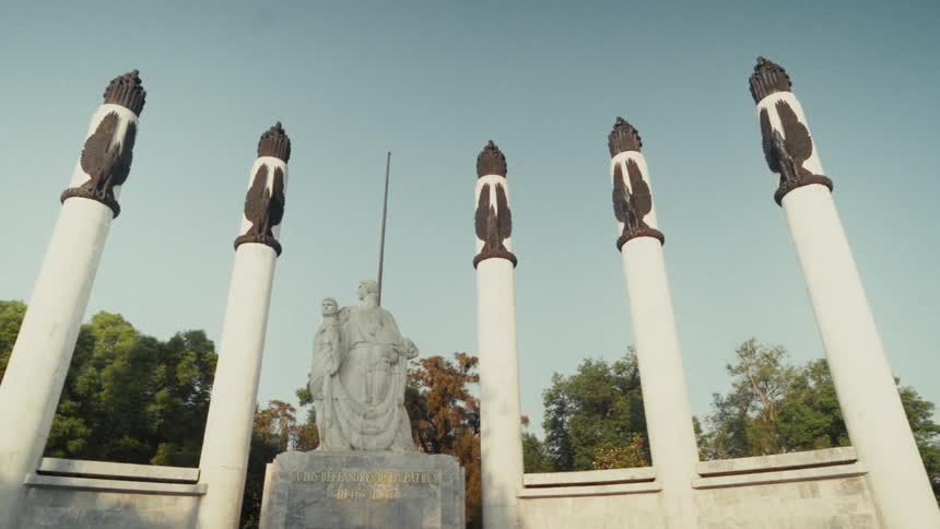 A slow revealing shot of the majestic Monument to the Niños Héroes in Chapultepec Park, Mexico City, featuring its six towering pillars