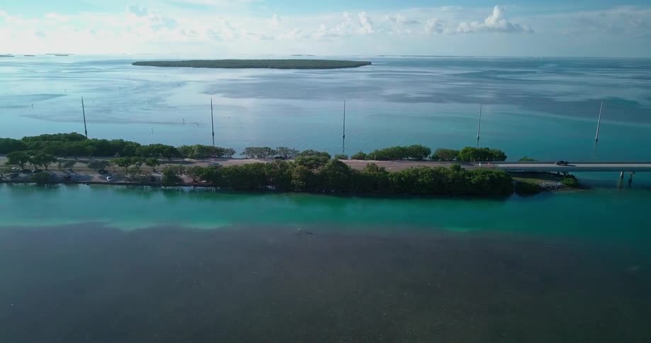 Thin islands have a single road with cars traveling