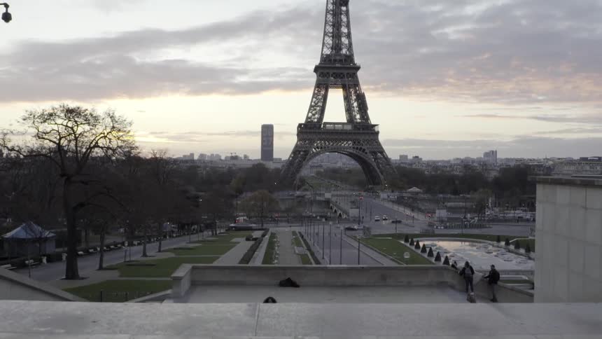 View of the eiffel tower on a cloudy day