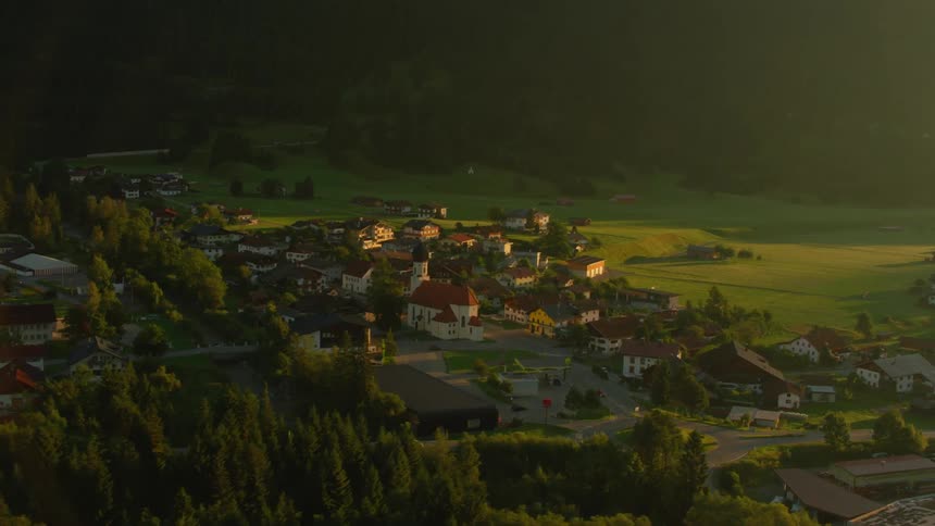 The town sits right by a mountain
