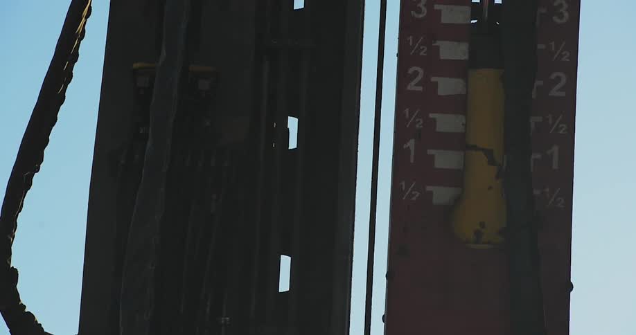 A machine pushes a drill into the ground