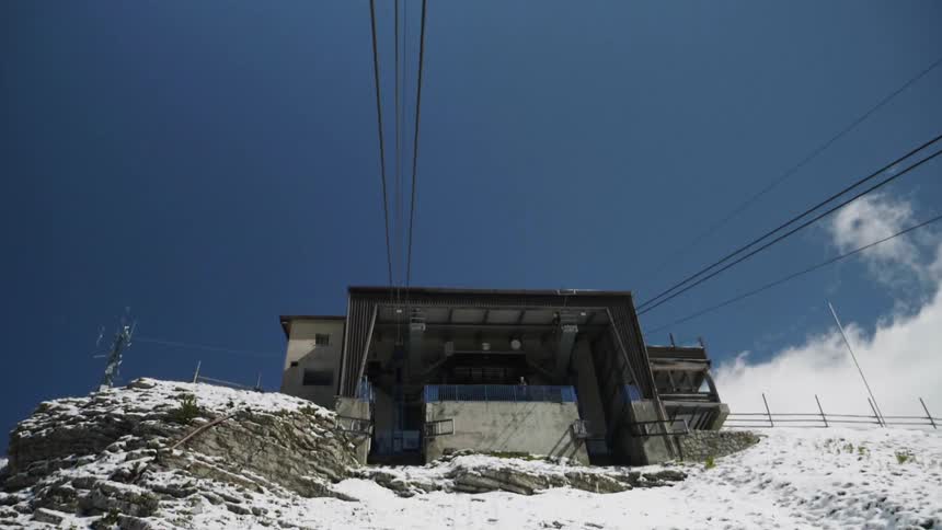 A building on the top of a snowy hill