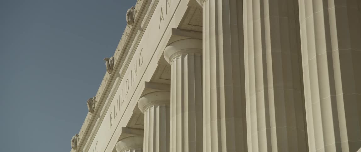 Pillars on the outside of a courthouse building