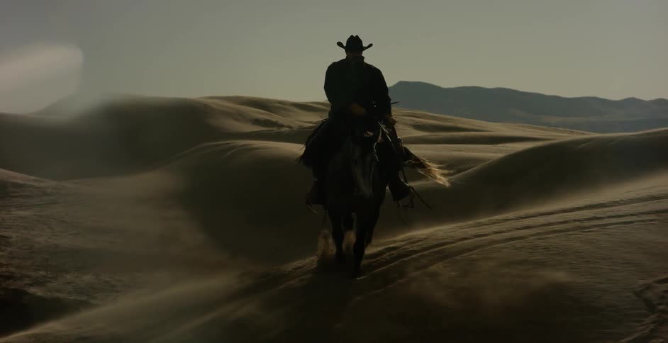 Sand drifts across the dunes in the desert