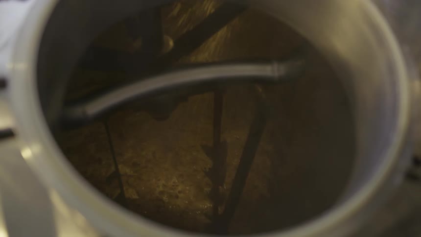 Machine rotating and stirring liquid inside