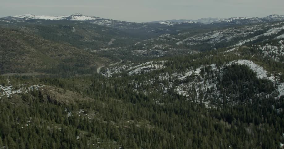 Snow and trees cover the mountain ridges and peaks in Lake Tahoe, California