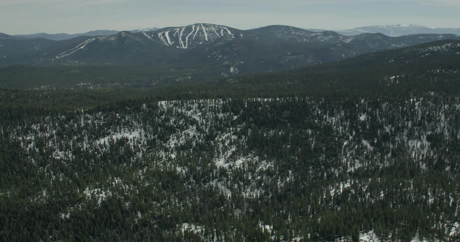 The mountains are full of snow on a cloudy day in Lake Tahoe, California