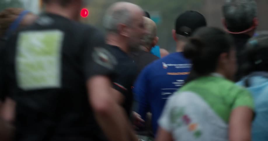 Many people running in a marathon