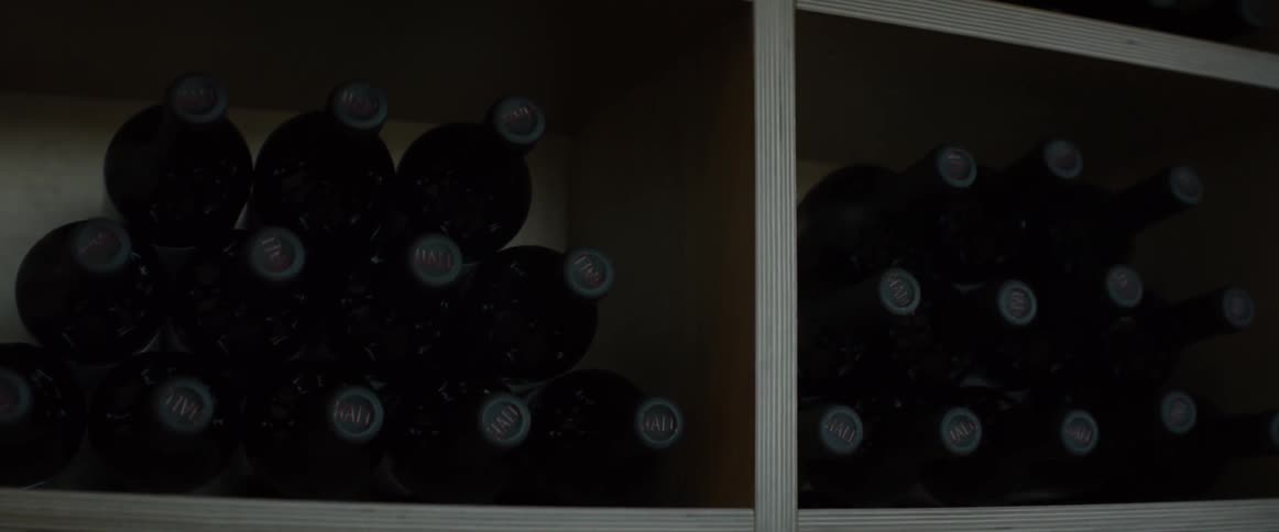Many bottles of wine are sitting on a shelf