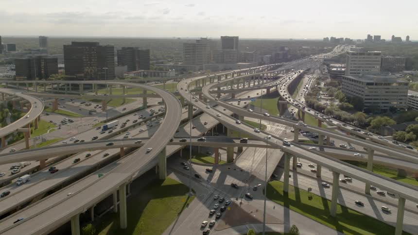 The winding roads of this parkway have many cars