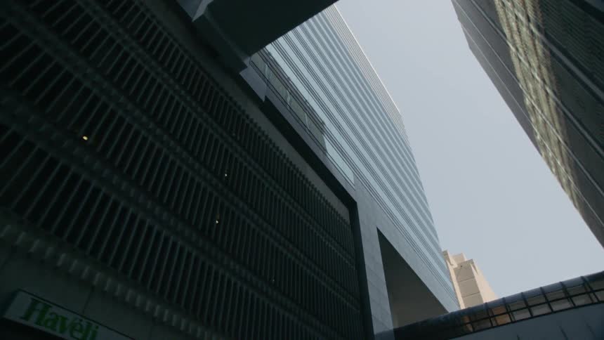 Walkways connect high rises to parking structures in a city
