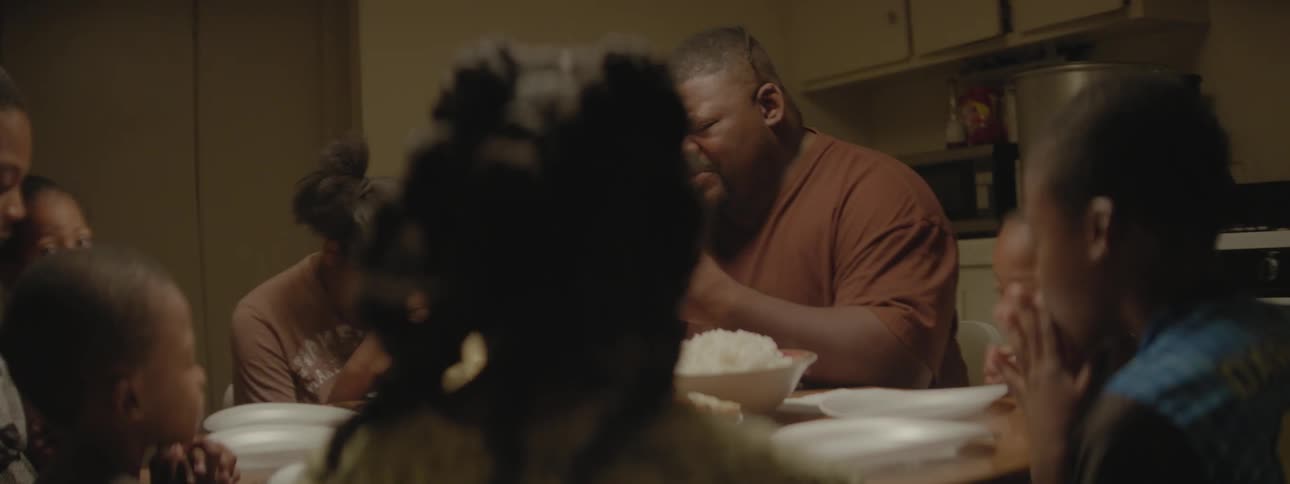 A family prays at dinner