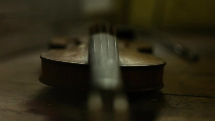A violin laying on the ground