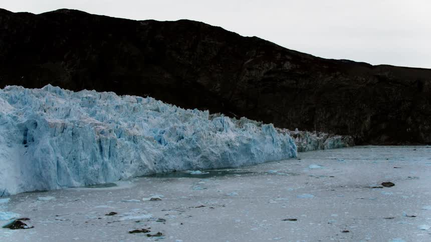 A huge ice wall is filmed from a distance