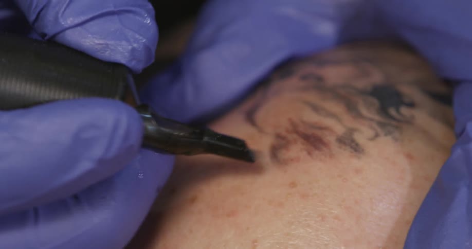 A man is getting some new ink