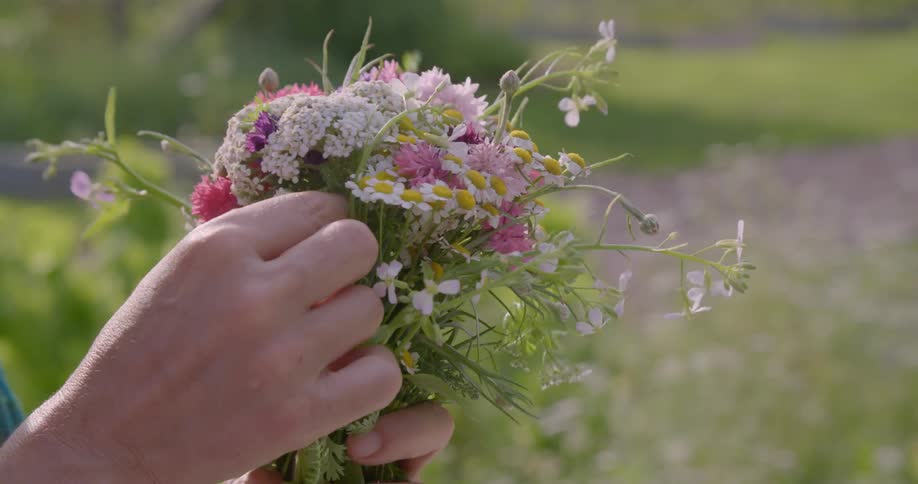 A person is putting together a bouquet of flowers