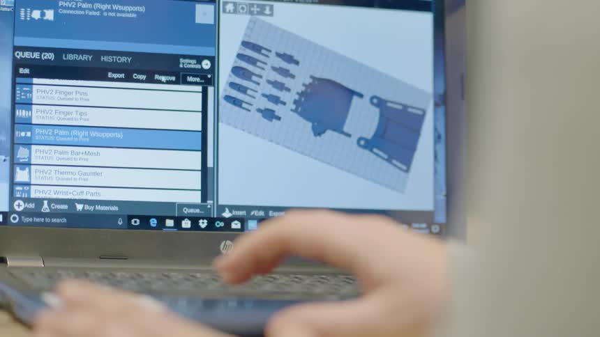 A person uses a laptop in a diagram program