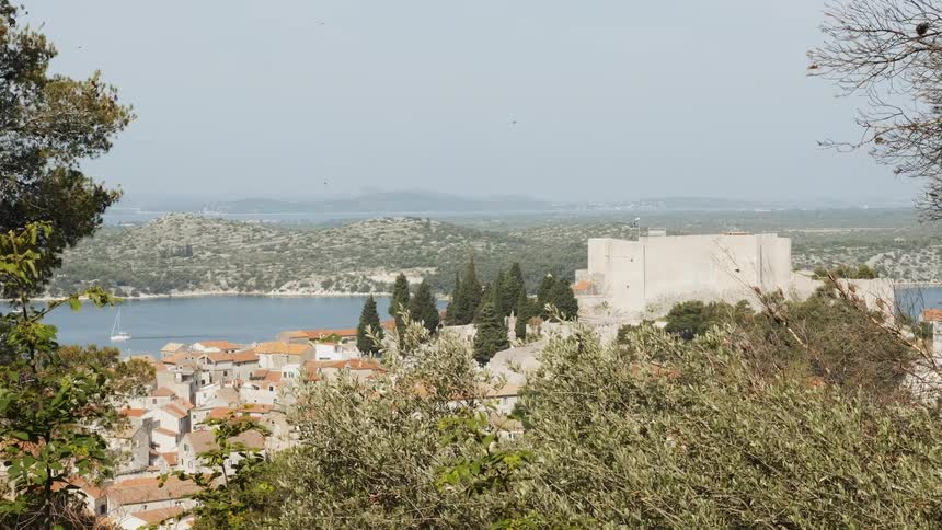 A town sits on the edge of a river