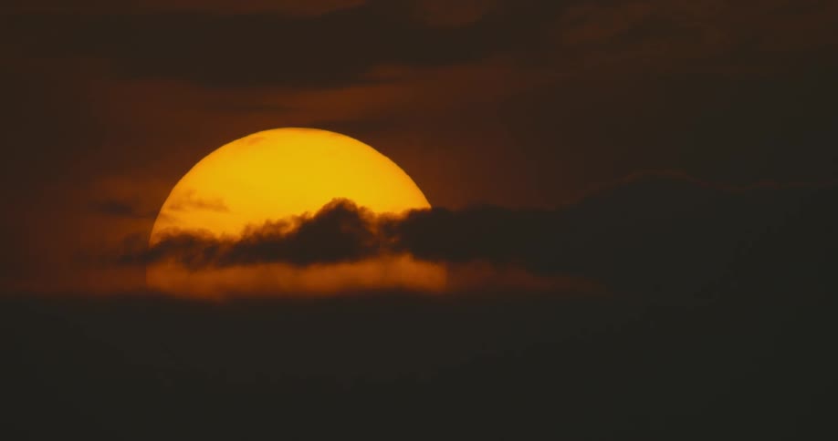 Clouds in front of a setting sun