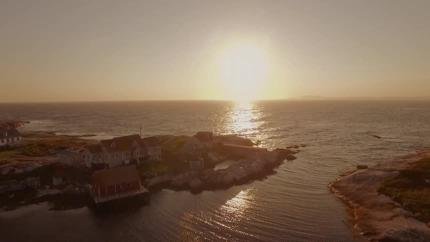 Houses on the edge of an island near the ocean