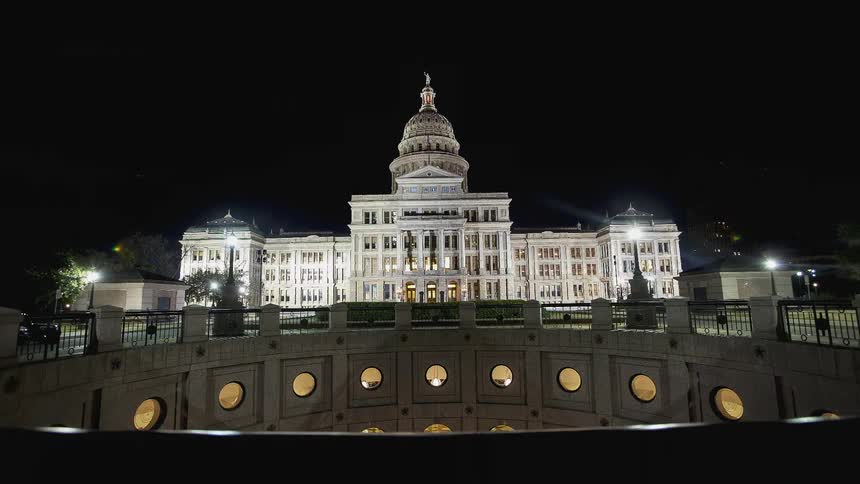 The white house at night