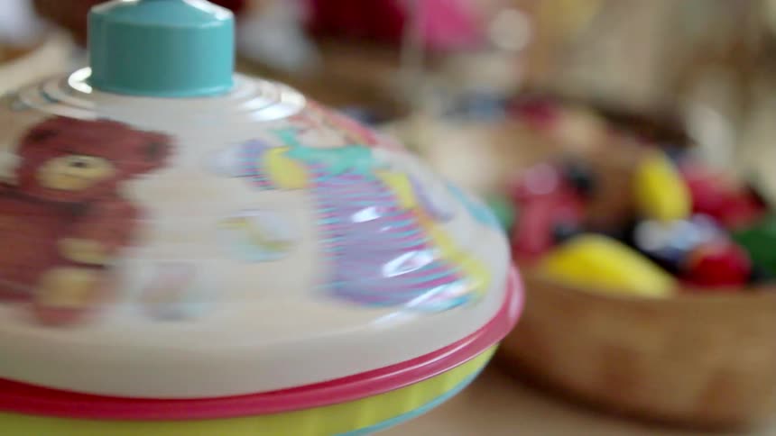 Humming Top Spinning