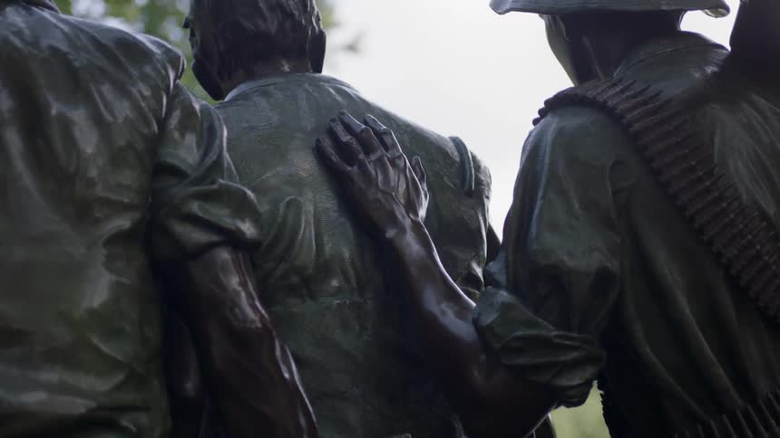 Statue of soldiers