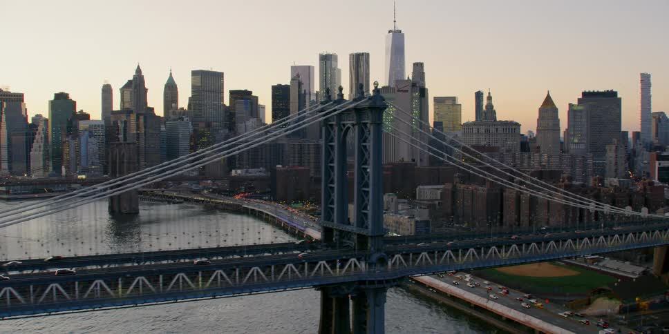 The brooklyn bridge is filmed at dawn