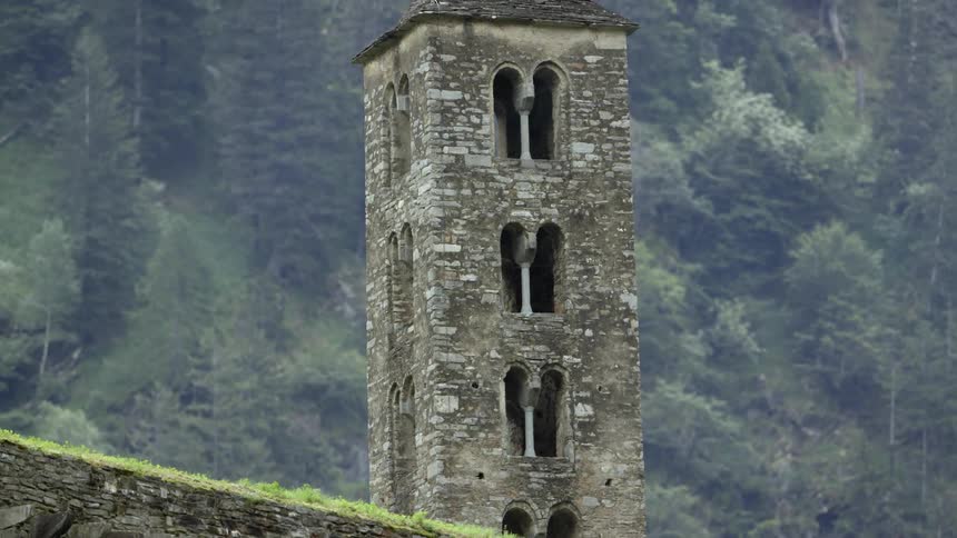 An old building that looks like it is many years old standing next to a brick wall