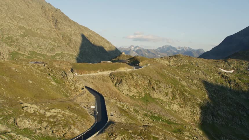 Flying over the Timmelsjoch Hochalpenstrasse