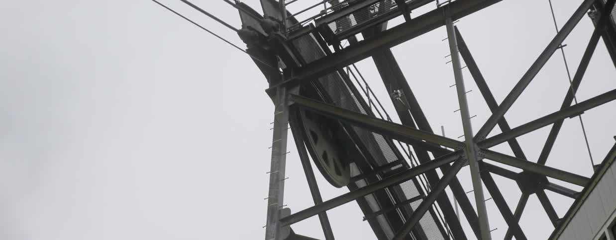 Gears spinning on gondola lift