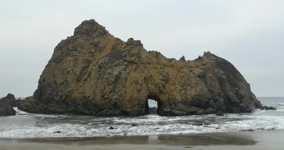 An archway thru an island