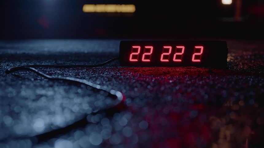 A display is showing the numbers 22 22 22 with the last 2 flashing