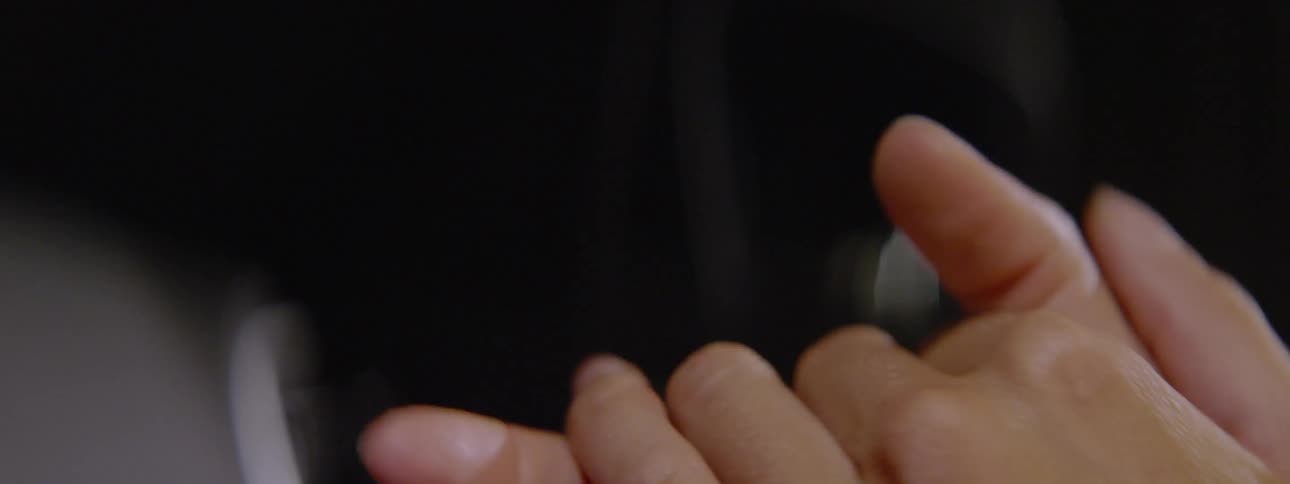 A person rubs their hands together