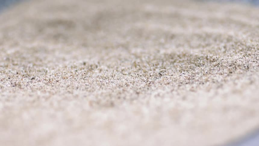 The sand vibrates fast on the speaker
